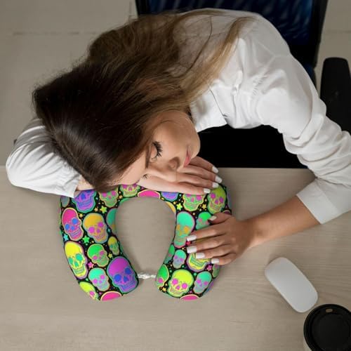 DZUAIKIT Bright Psychedelic Skulls Travel Pillow